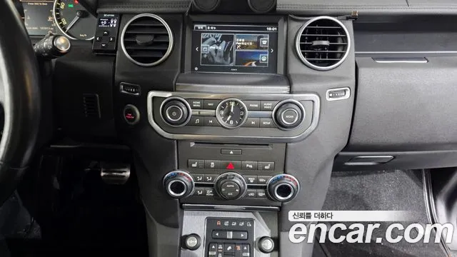 Land Rover Discovery 2016 — фото 14