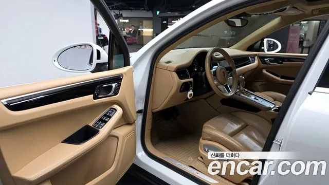 Porsche Macan 2017 — фото 12