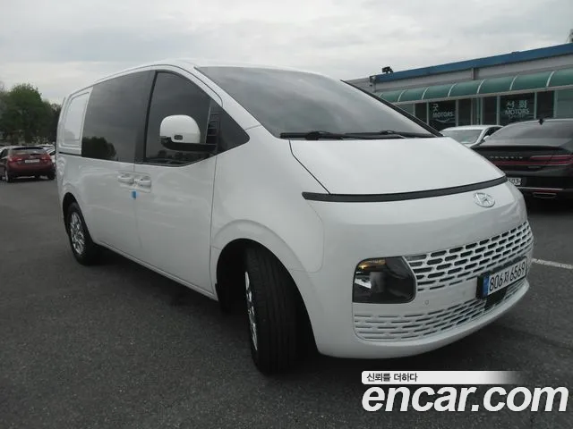 Hyundai Staria 2023 — фото 2