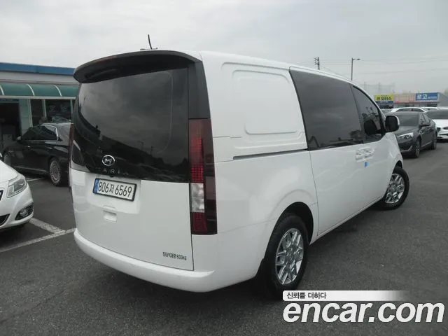 Hyundai Staria 2023 — фото 3