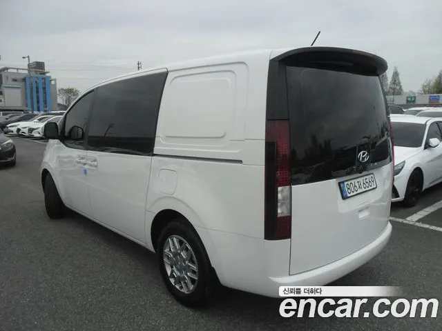 Hyundai Staria 2023 — фото 4