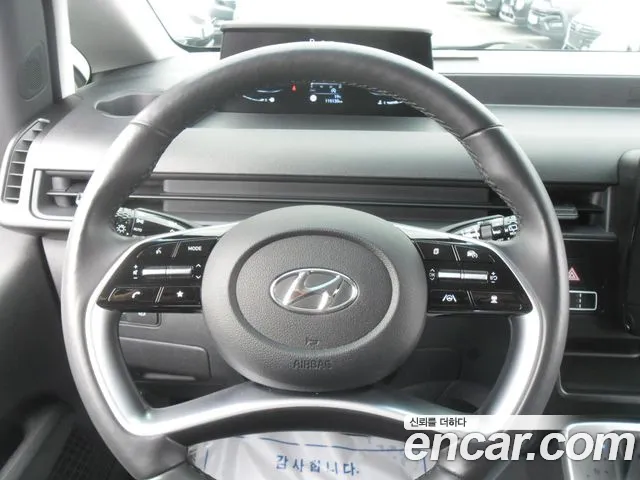 Hyundai Staria 2023 — фото 5