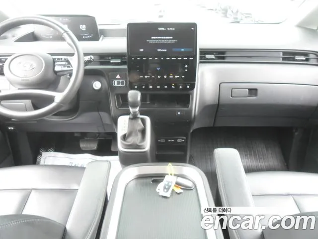 Hyundai Staria 2023 — фото 13