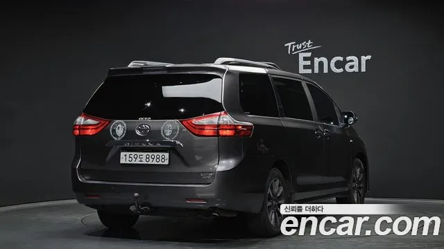Toyota Sienna 2019 — фото 2
