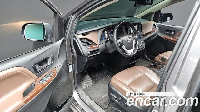 Toyota Sienna 2019 — фото 12