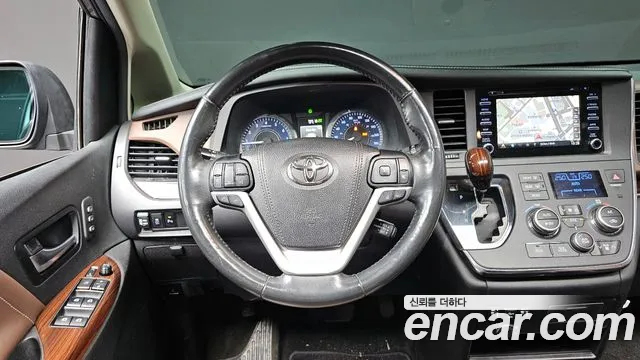 Toyota Sienna 2019 — фото 13