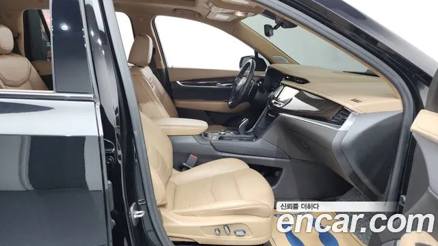 Cadillac XT6 2022 — фото 17