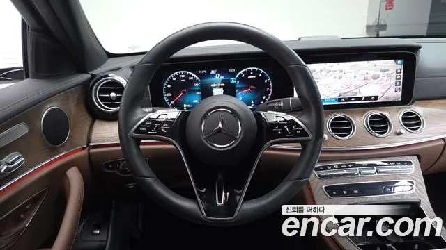 Mercedes-Benz E-Class 2022 — фото 12