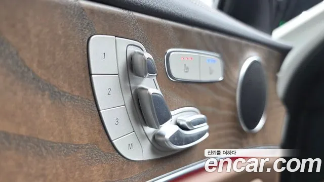 Mercedes-Benz E-Class 2022 — фото 18