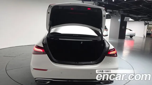 Mercedes-Benz E-Class 2022 — фото 20