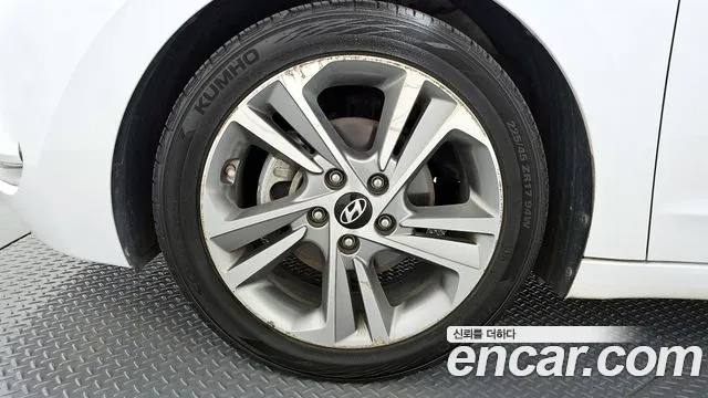 Hyundai AVANTE 2018 — фото 5