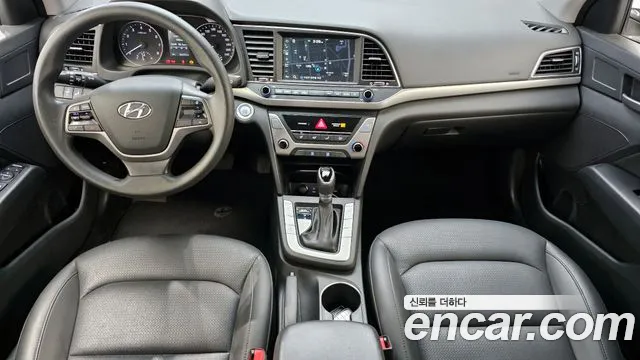 Hyundai AVANTE 2018 — фото 10