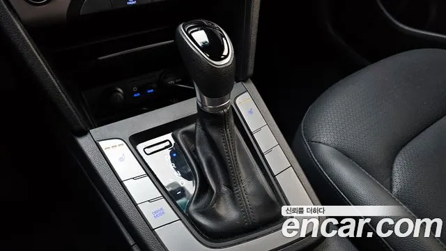 Hyundai AVANTE 2018 — фото 12