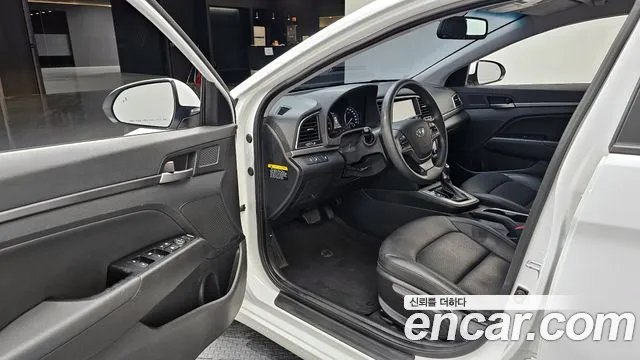 Hyundai AVANTE 2018 — фото 13