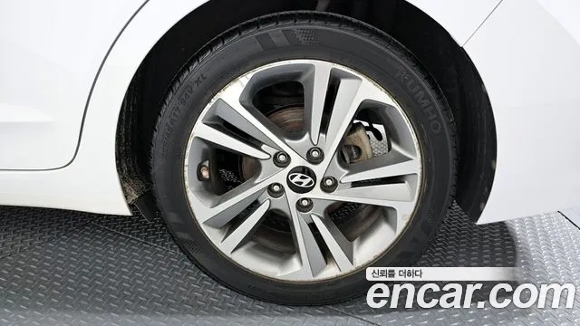 Hyundai AVANTE 2018 — фото 7