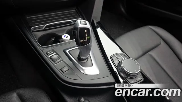 BMW 3-Series 2018 — фото 9