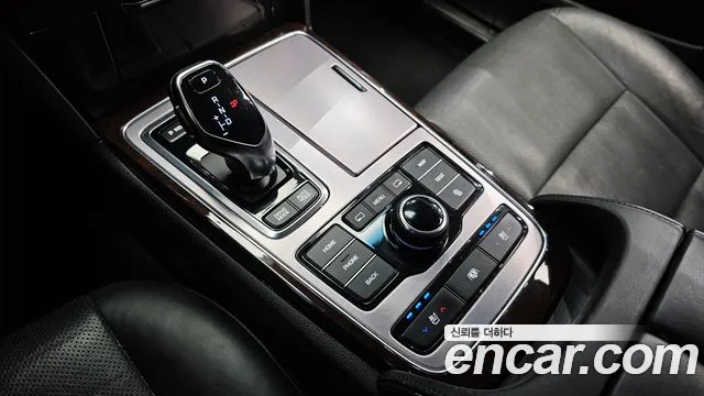 Hyundai Equus 2015 — фото 9