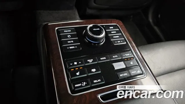 Hyundai Equus 2015 — фото 20