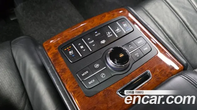 Hyundai Equus 2010 — фото 18
