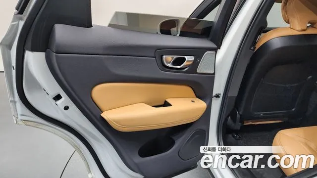 Volvo XC60 2024 — фото 15