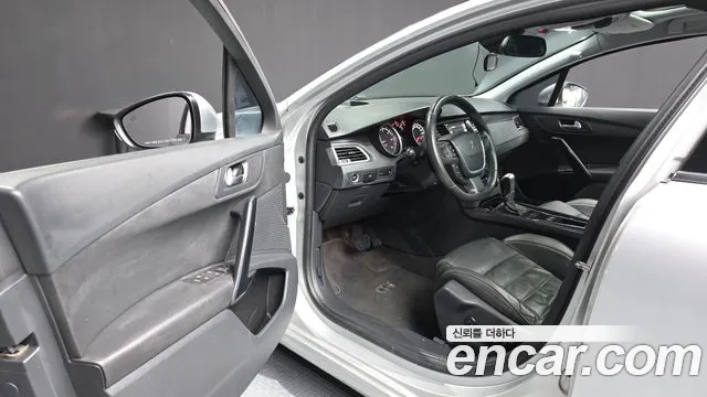 Peugeot 508 2015 — фото 10