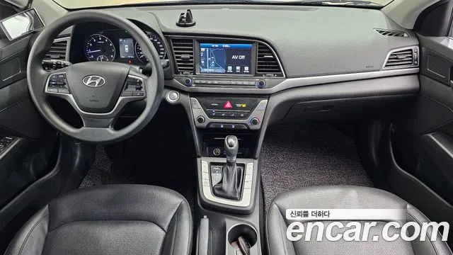 Hyundai AVANTE 2018 — фото 10
