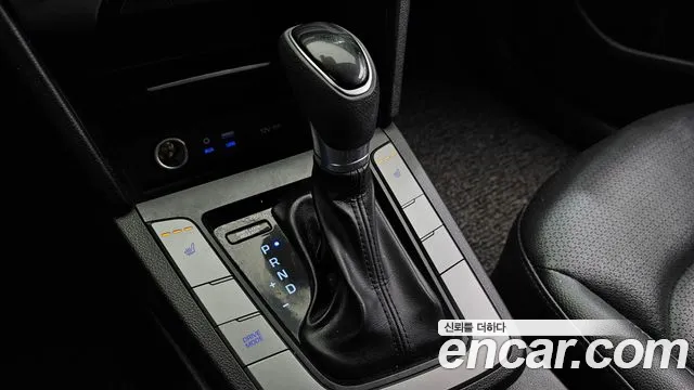 Hyundai AVANTE 2018 — фото 12