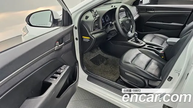 Hyundai AVANTE 2018 — фото 13