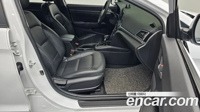 Hyundai AVANTE 2018 — фото 18