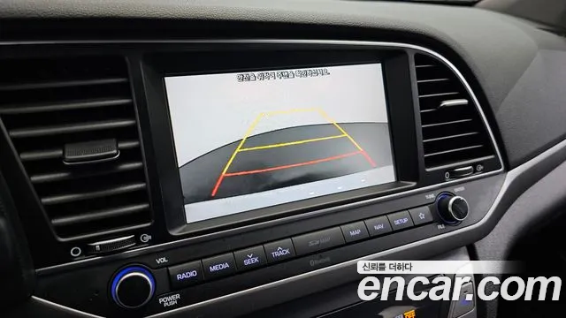 Hyundai AVANTE 2018 — фото 20