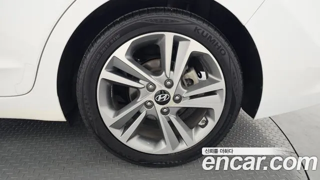 Hyundai AVANTE 2018 — фото 7