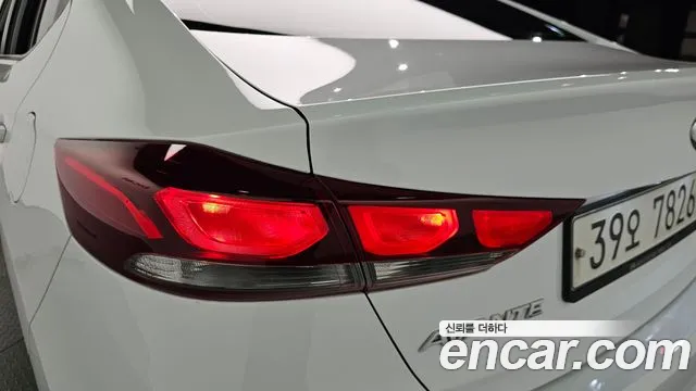 Hyundai AVANTE 2018 — фото 9