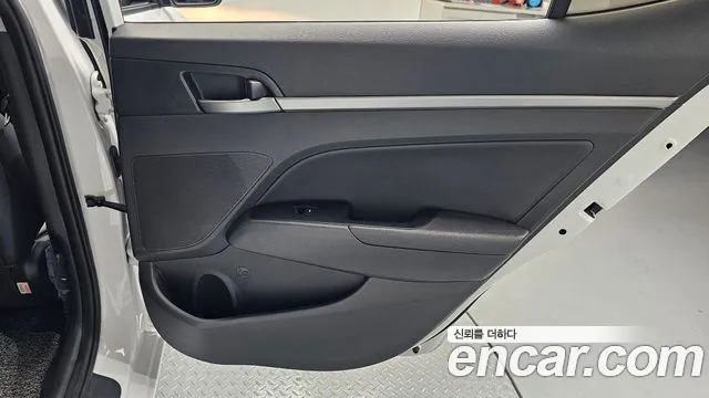 Hyundai AVANTE 2018 — фото 15