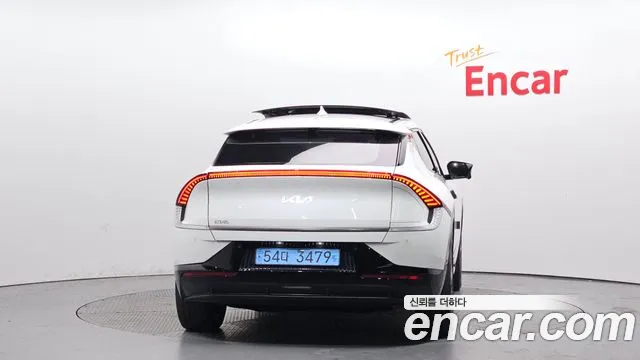 Kia EV6 2023 — фото 4