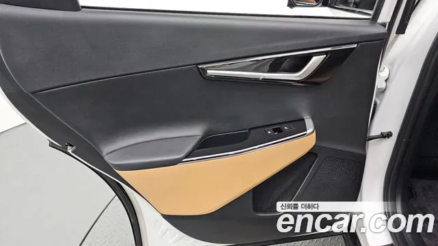 Kia EV6 2023 — фото 15
