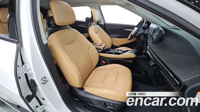 Kia EV6 2023 — фото 16