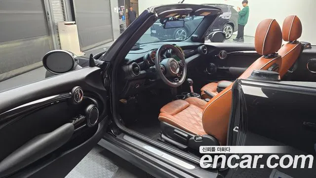 Mini Cooper Convertible 2019 — фото 10