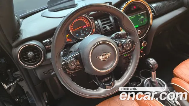 Mini Cooper Convertible 2019 — фото 13