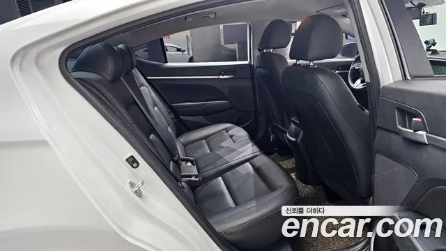 Hyundai AVANTE 2020 — фото 17