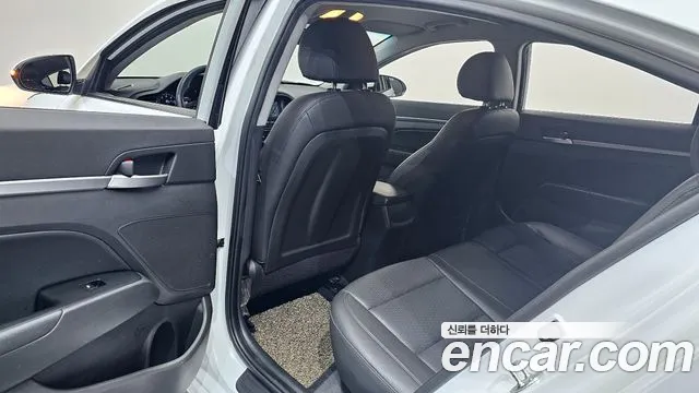 Hyundai AVANTE 2020 — фото 18