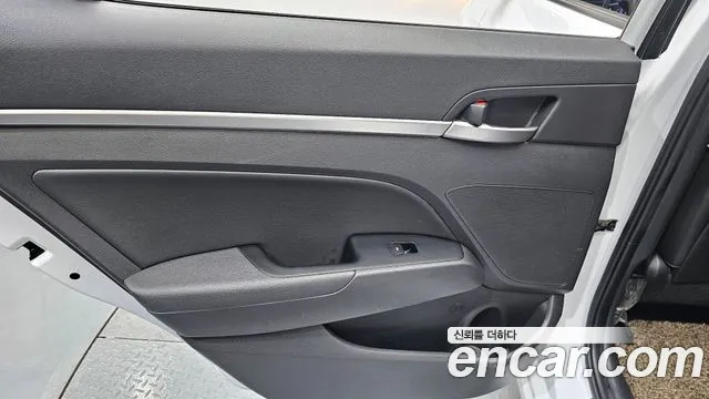 Hyundai AVANTE 2020 — фото 15