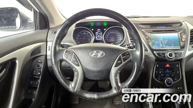 Hyundai AVANTE 2014 — фото 19