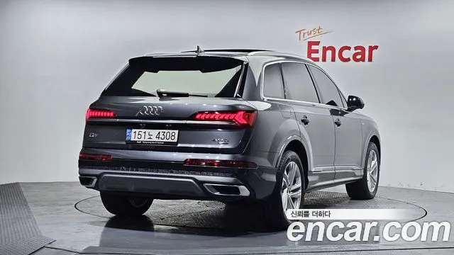 Audi Q7 2022 — фото 2