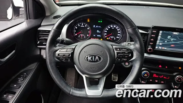 Kia Stonic 2020 — фото 14