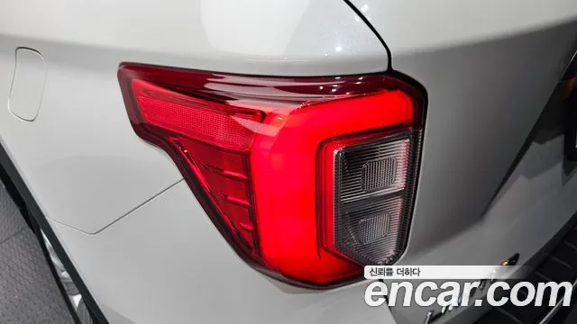 Ford Explorer 2020 — фото 9