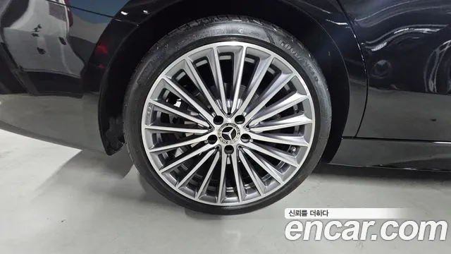 Mercedes-Benz C-Class 2023 — фото 20