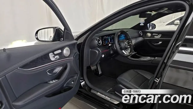 Mercedes-Benz E-Class 2021 — фото 13