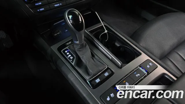 Hyundai Genesis 2016 — фото 9