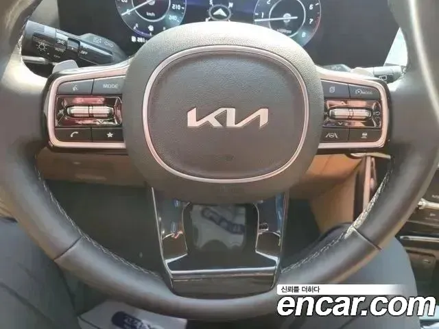Kia Canival 2023 — фото 12