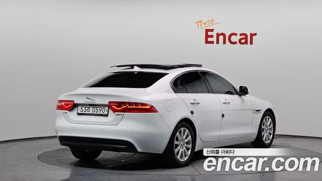 Jaguar XE 2016 — фото 2
